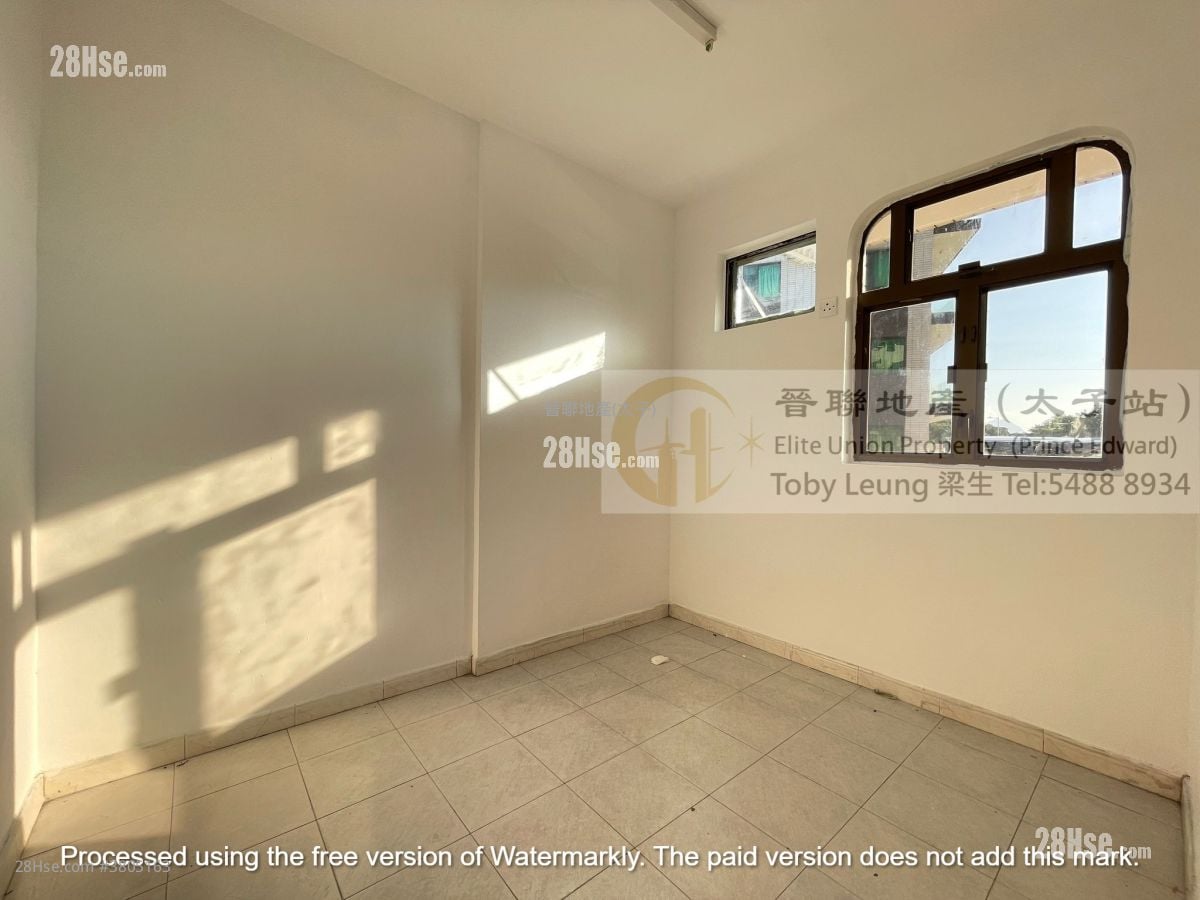 村屋 售盘 5+ 房 , 3 浴室 2,100 平方尺