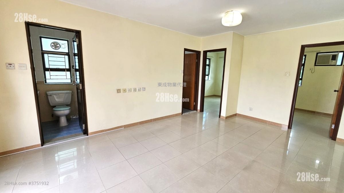 村屋 租盘 3 房 , 1 浴室 700 平方尺