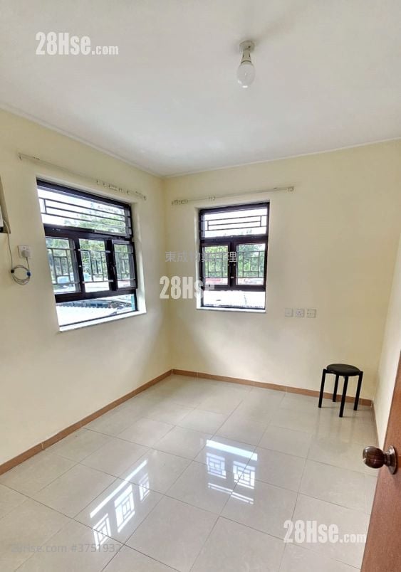 村屋 租盘 3 房 , 1 浴室 700 平方尺