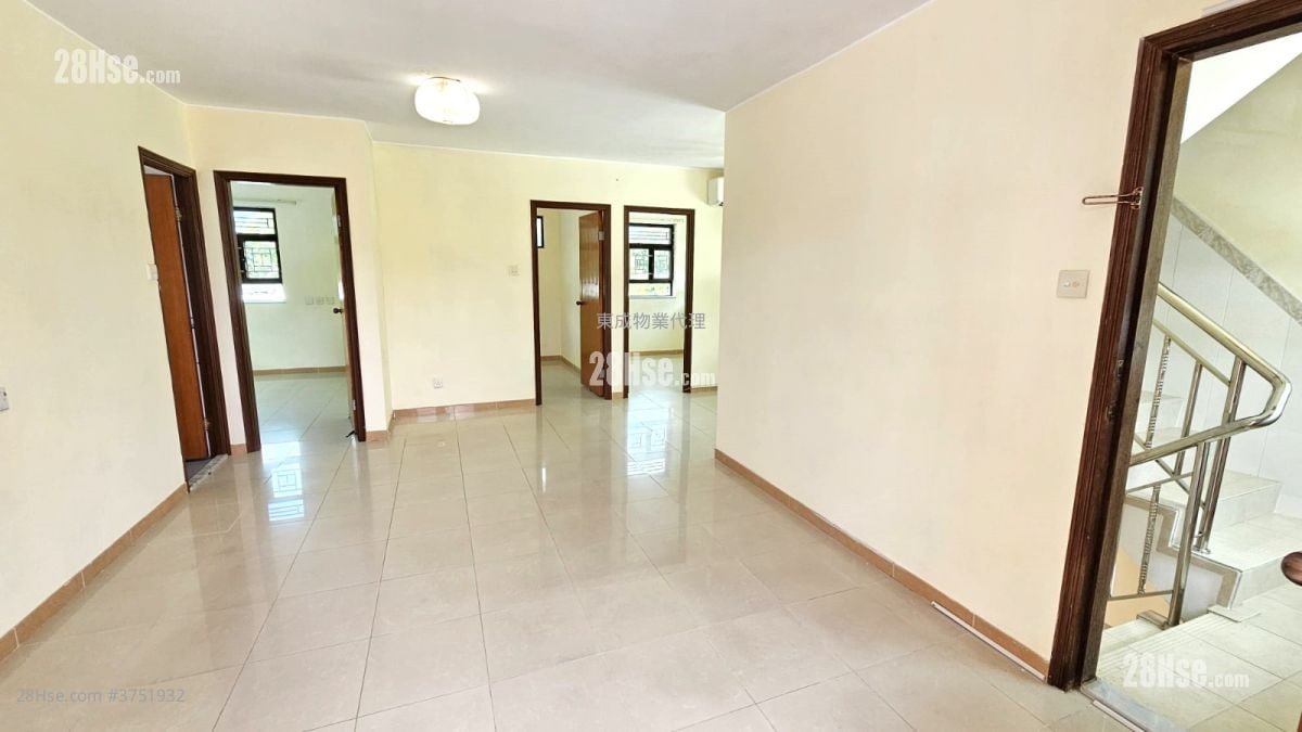 村屋 租盘 3 房 , 1 浴室 700 平方尺