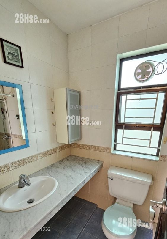 村屋 租盘 3 房 , 1 浴室 700 平方尺