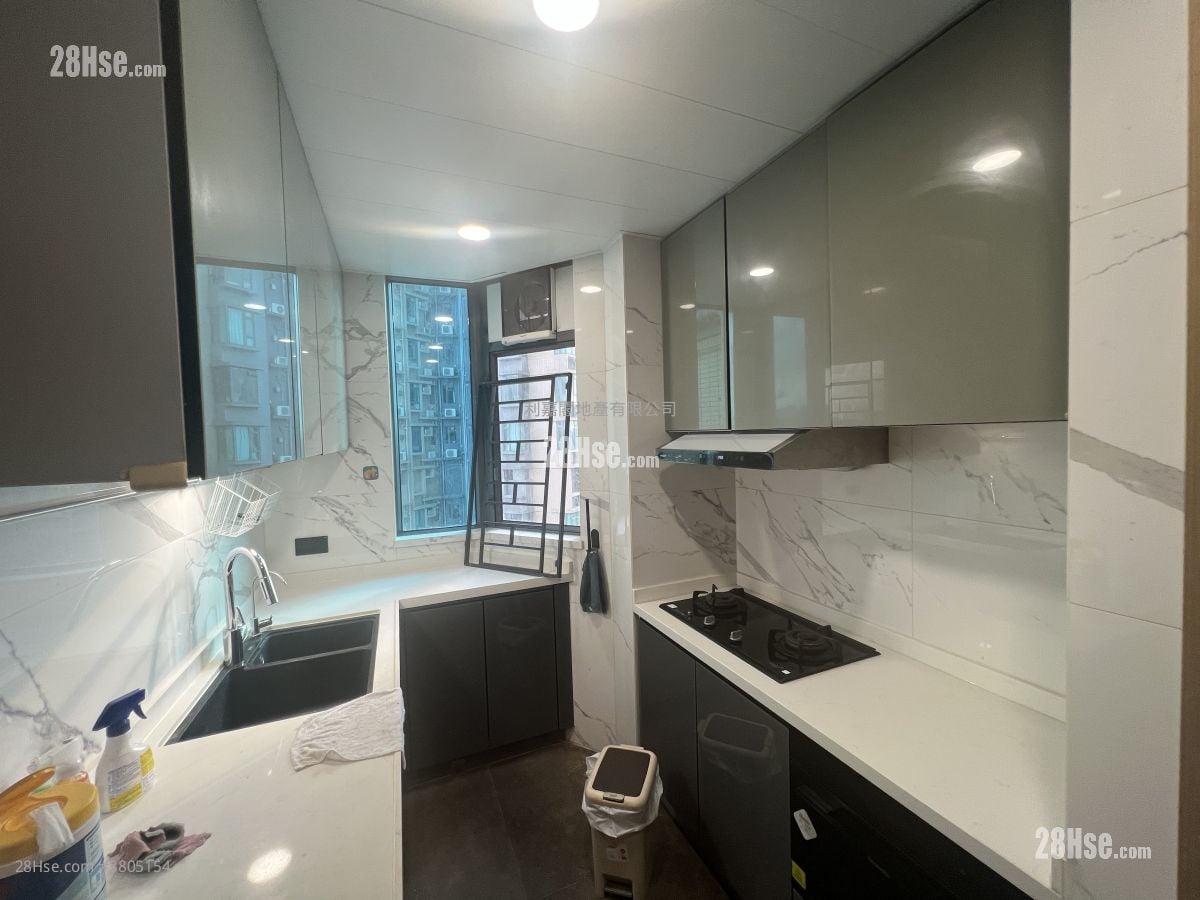 Yoho Midtown Rental 4 Bedrooms , 2 Bathrooms 948 ft²