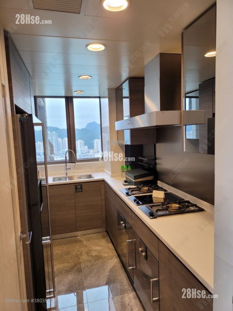 Sea To Sky 售盘 4 房 , 3 浴室 1,054 平方尺