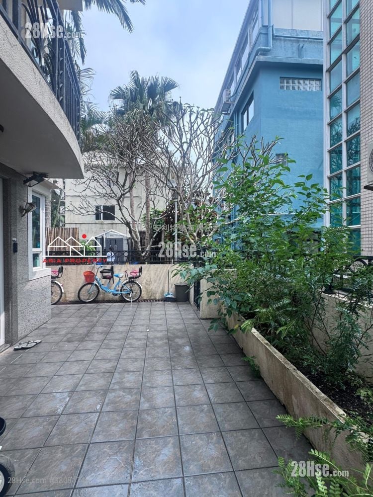 村屋 售盘 5+ 房 , 4 浴室 2,100 平方尺