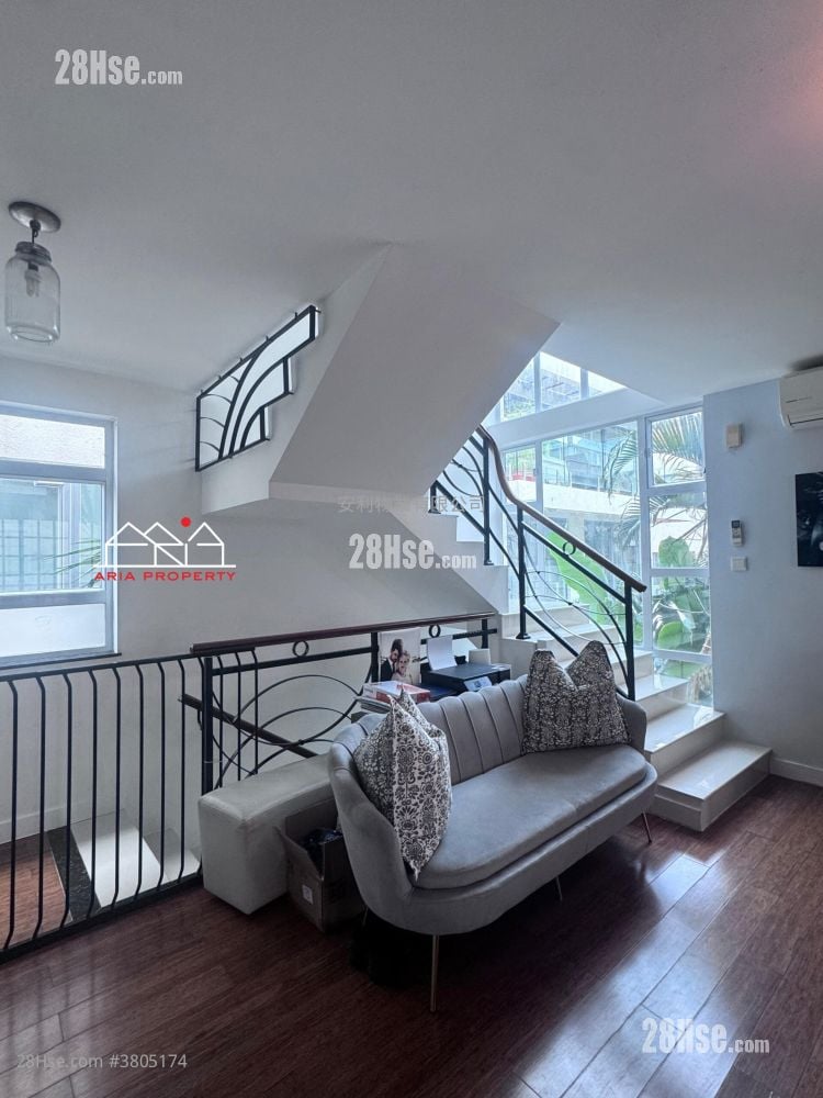 村屋 售盘 5+ 房 , 4 浴室 2,100 平方尺