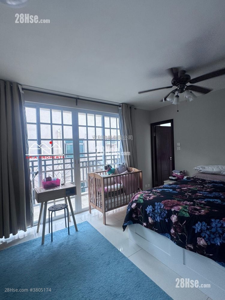 村屋 售盘 5+ 房 , 4 浴室 2,100 平方尺