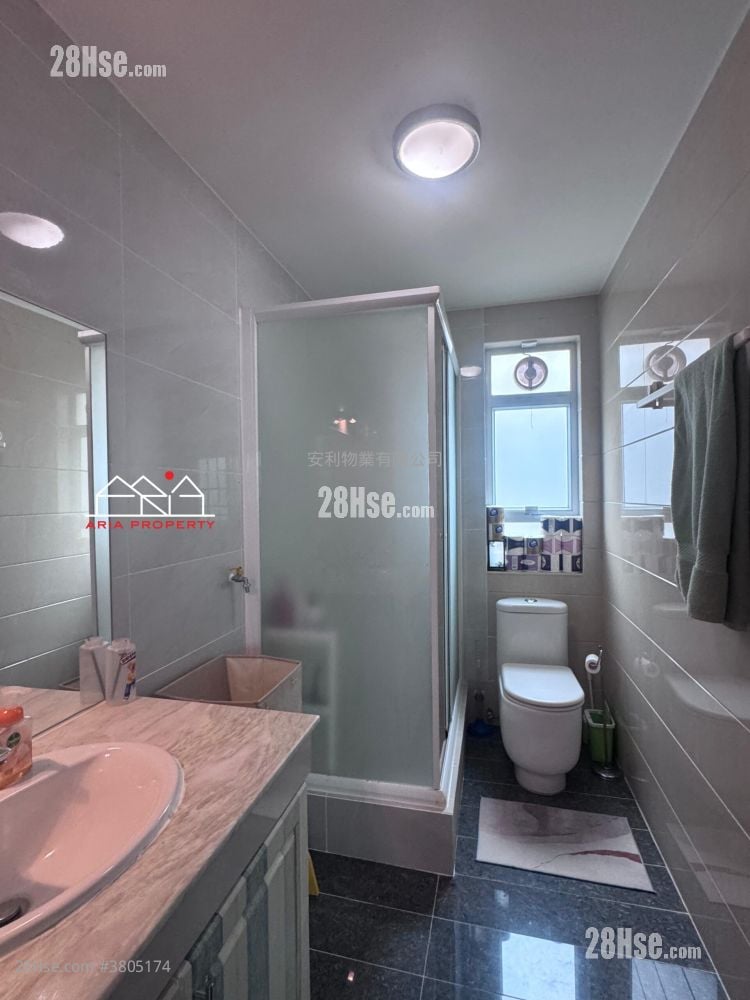 村屋 售盘 5+ 房 , 4 浴室 2,100 平方尺