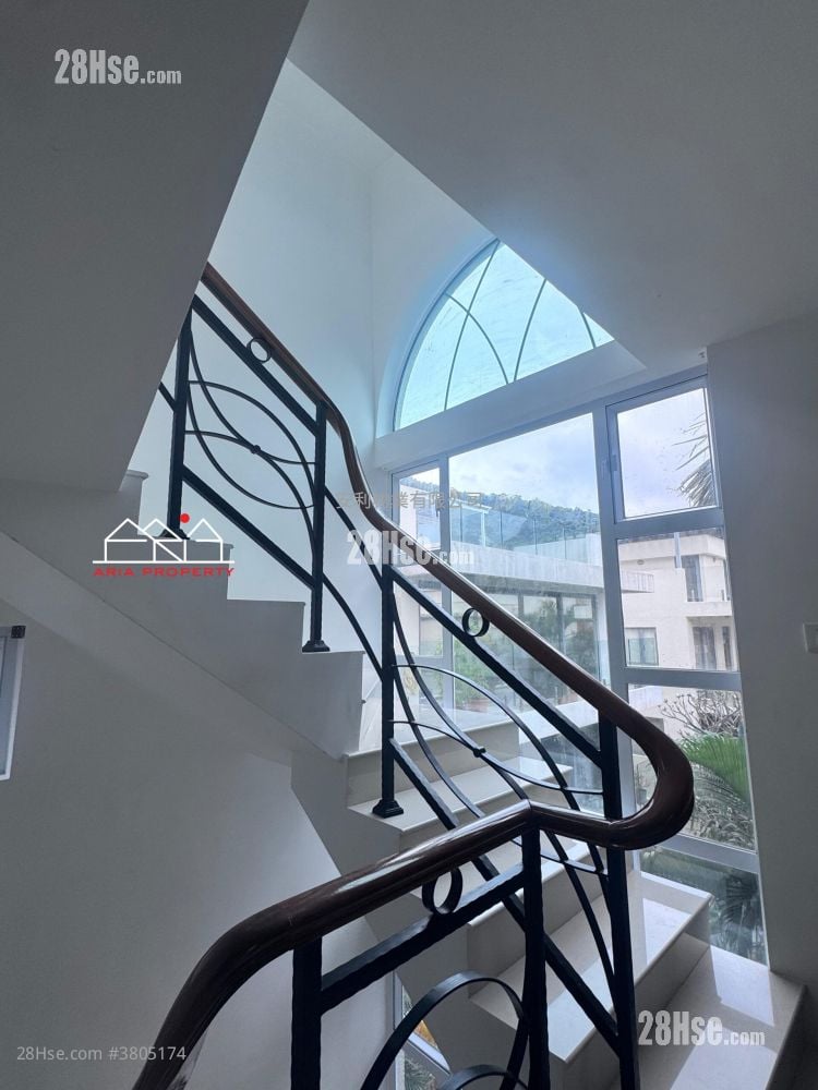 村屋 售盘 5+ 房 , 4 浴室 2,100 平方尺