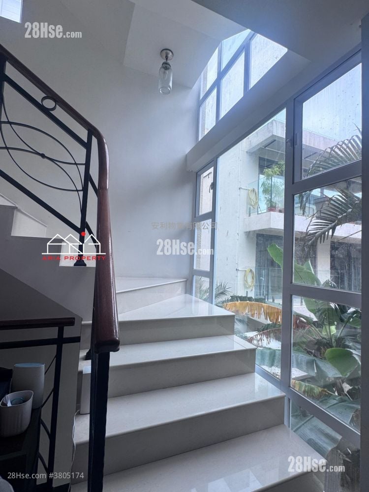 村屋 售盘 5+ 房 , 4 浴室 2,100 平方尺