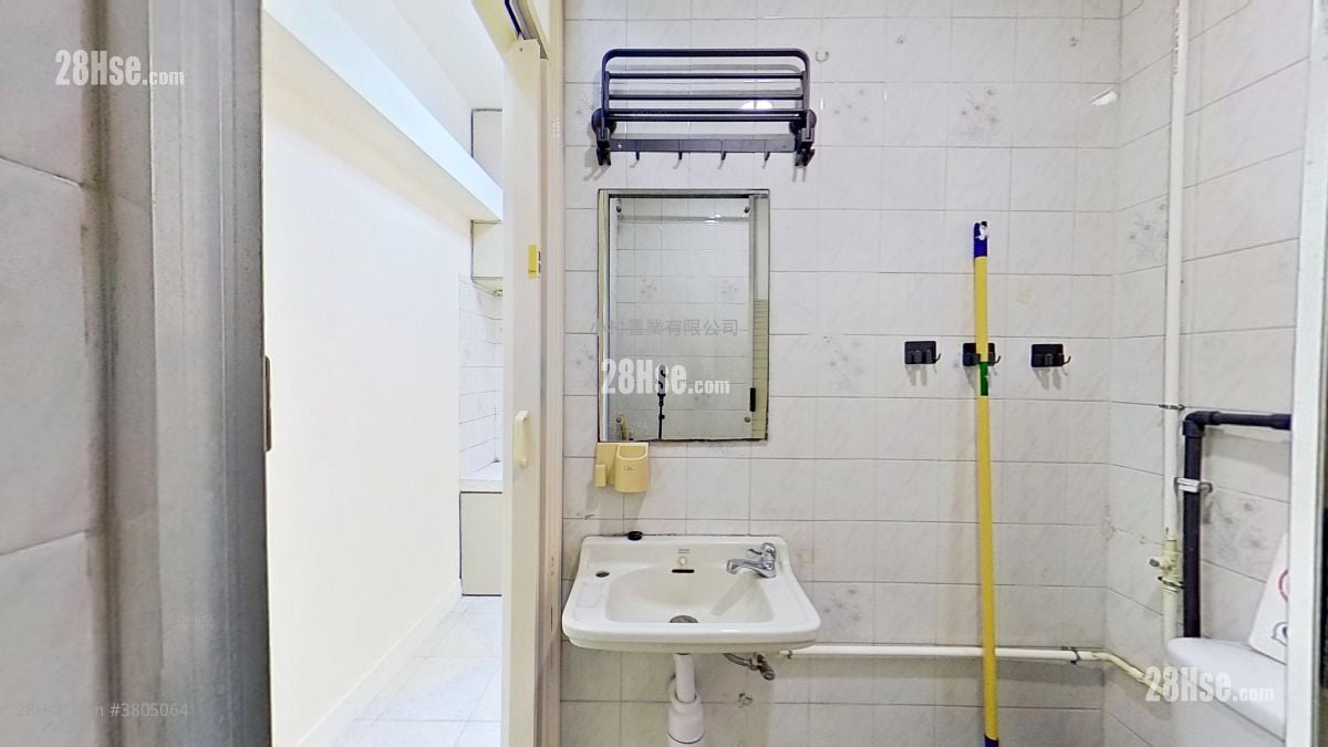 浴室: 水街45-47号 租盘 3 房 , 1 浴室 351 平方尺