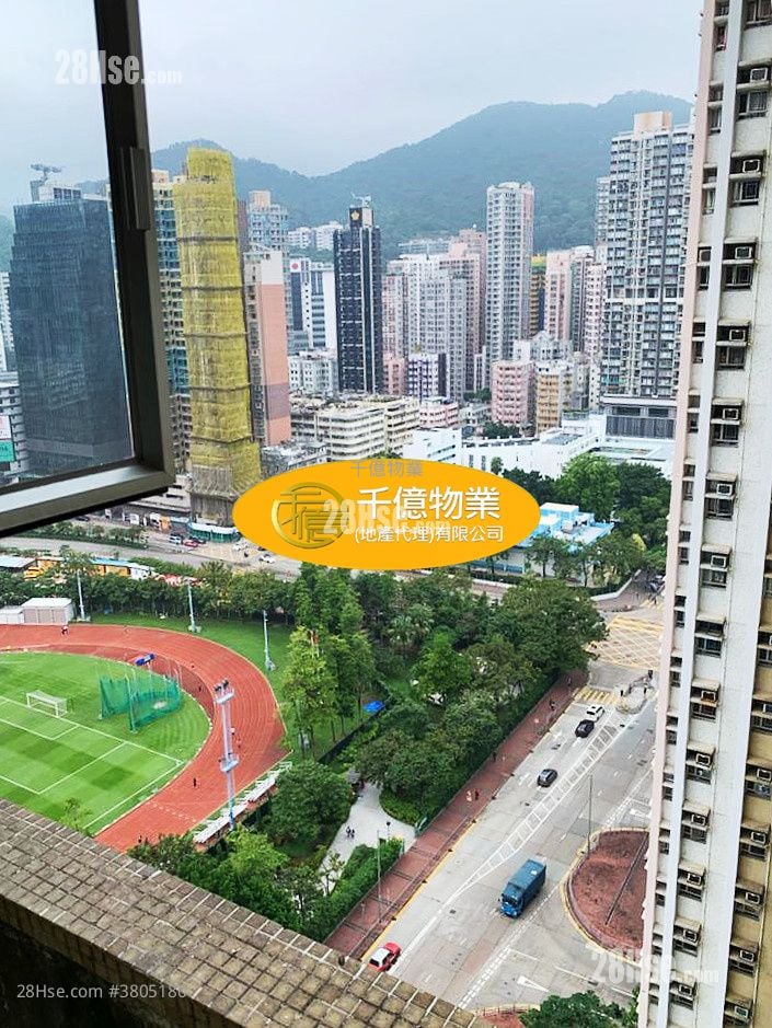 Hang Chun Court Sell 3 Bedrooms 559 ft²