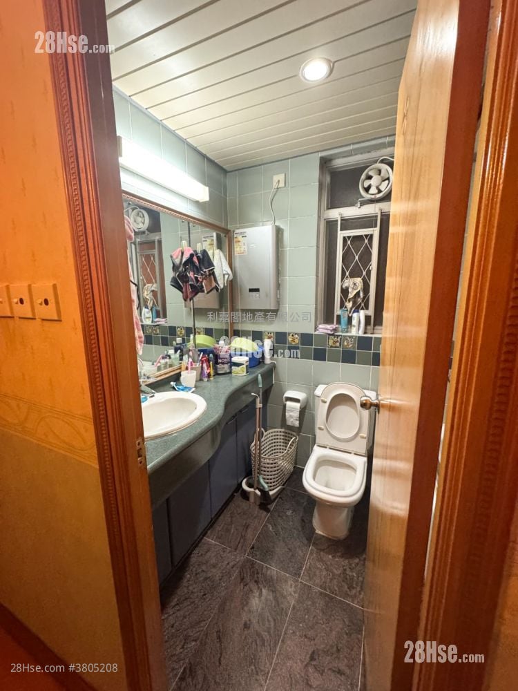 Tin Chung Court Sell 3 Bedrooms 650 ft²