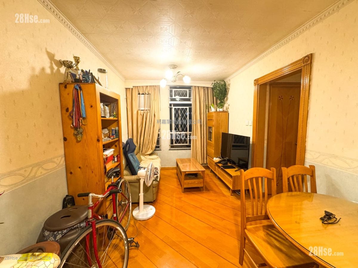 Tin Chung Court Sell 3 Bedrooms 650 ft²