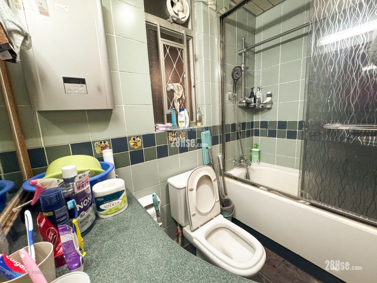 Tin Chung Court Sell 3 Bedrooms 650 ft²