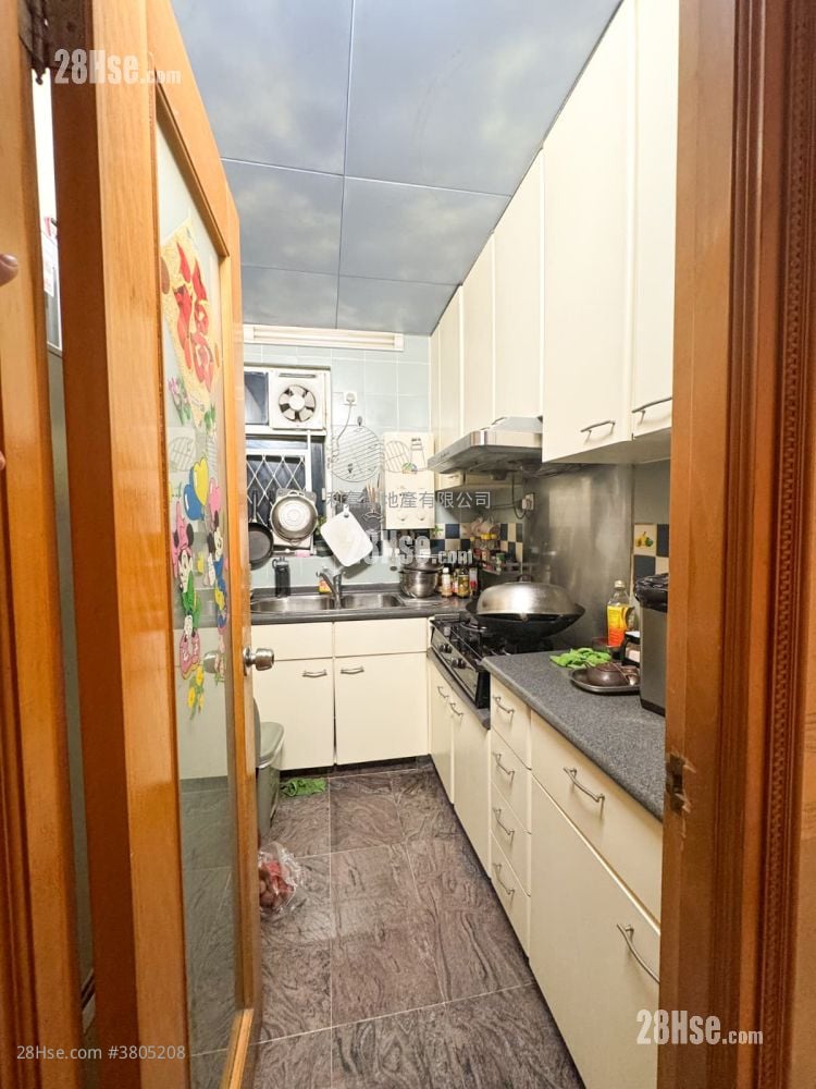 Tin Chung Court Sell 3 Bedrooms 650 ft²