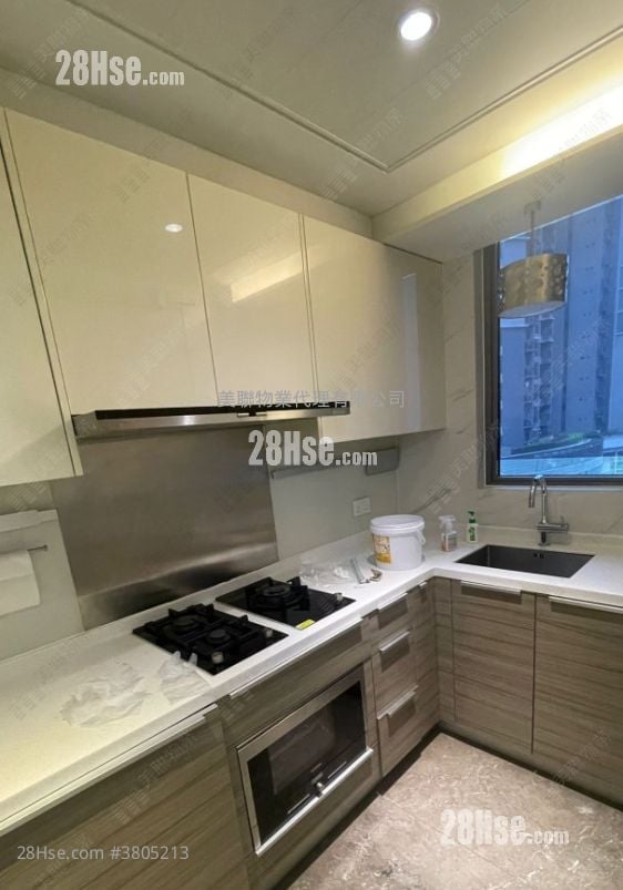 kitchen: The Papillons Rental 3 Bedrooms , 1 Bathroom 639 ft²