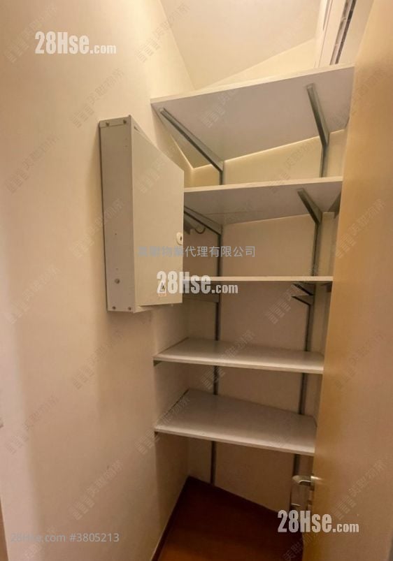 servant’s room: The Papillons Rental 3 Bedrooms , 1 Bathroom 639 ft²