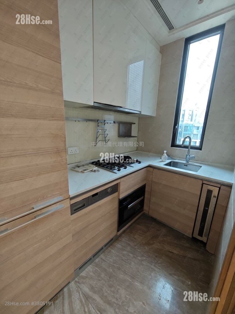 One Homantin Sell 3 Bedrooms 528 ft²