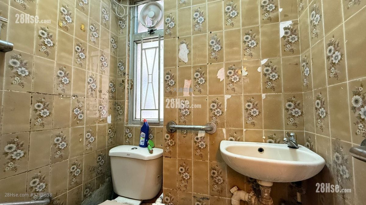 Tung Fai Building Sell 2 Bedrooms , 1 Bathroom 374 ft²