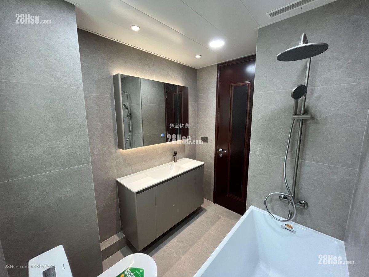 The Legend Rental 3 Bedrooms , 2 Bathrooms 867 ft²