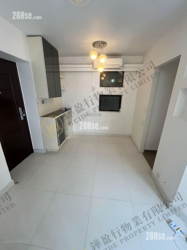 Kornhill Rental 2 Bedrooms , 1 Bathroom 466 ft²