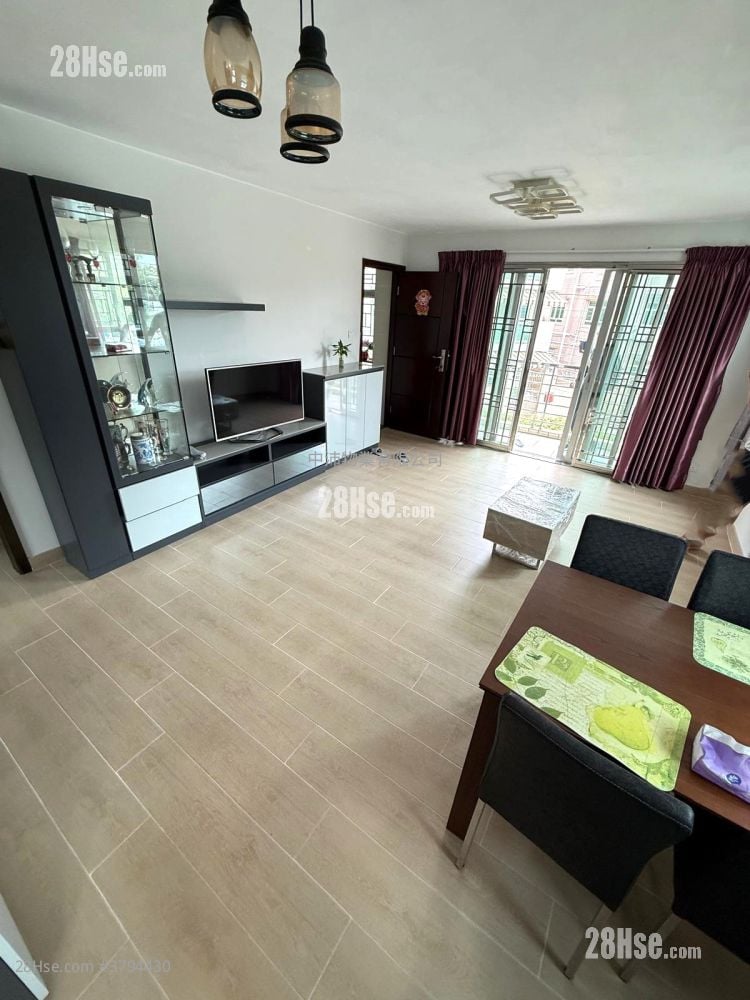 living room: Wang Toi Shan Rental 3 Bedrooms , 1 Bathroom