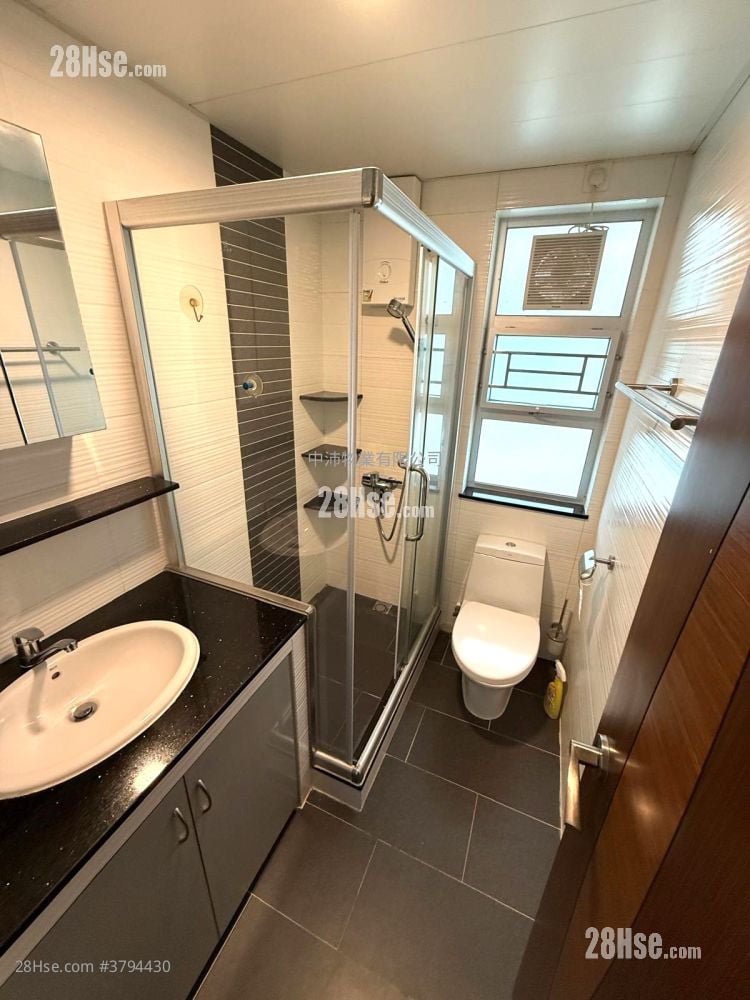 bathroom: Wang Toi Shan Rental 3 Bedrooms , 1 Bathroom