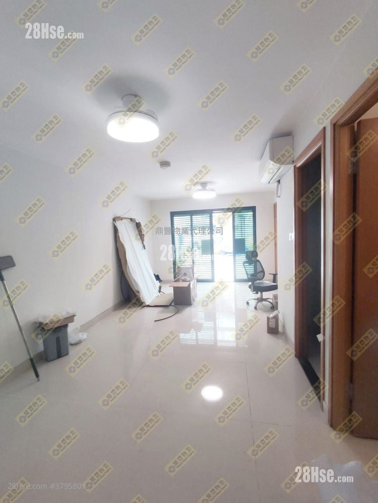 living room: Village Rental 3 Bedrooms , 1 Bathroom