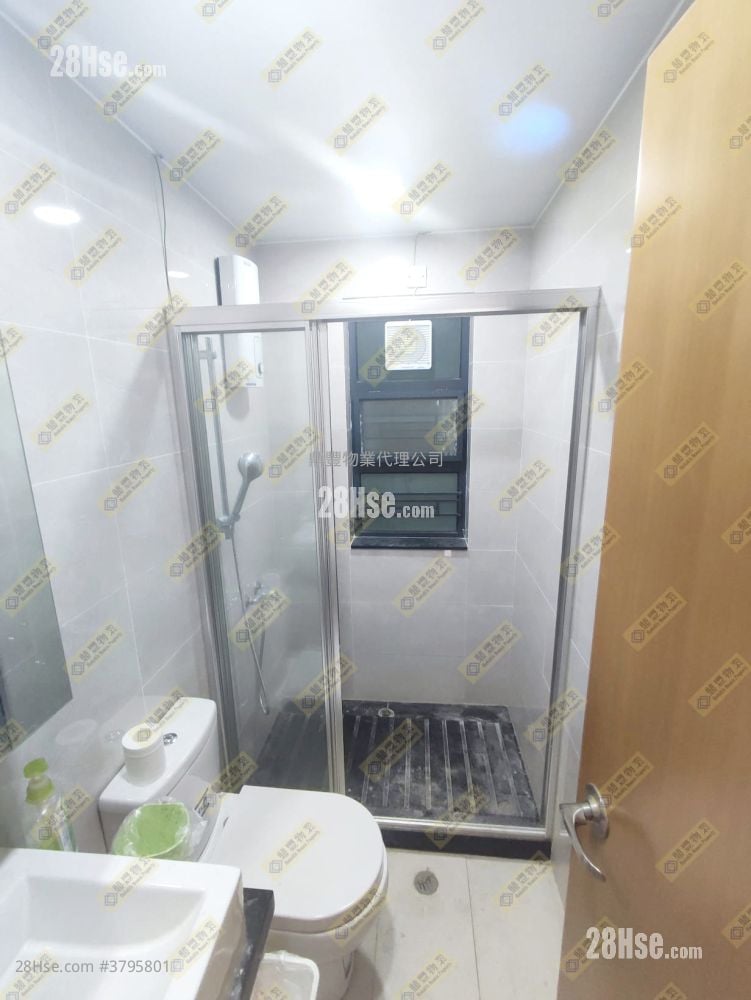 bathroom: Village Rental 3 Bedrooms , 1 Bathroom