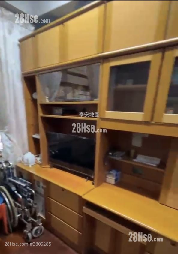 Sun Hing Building Sell 2 Bedrooms , 1 Bathroom 396 ft²