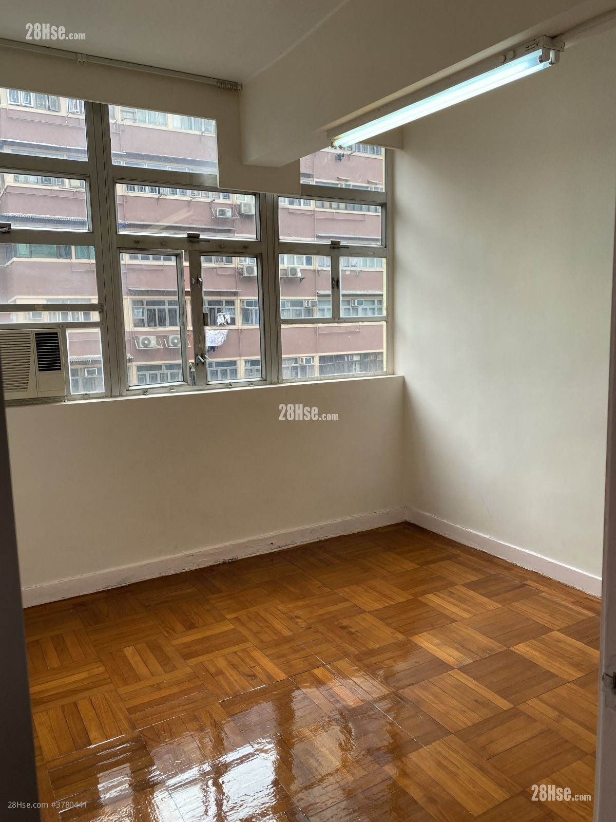 Nathan Apartments Sell 3 Bedrooms , 1 Bathroom 623 ft²