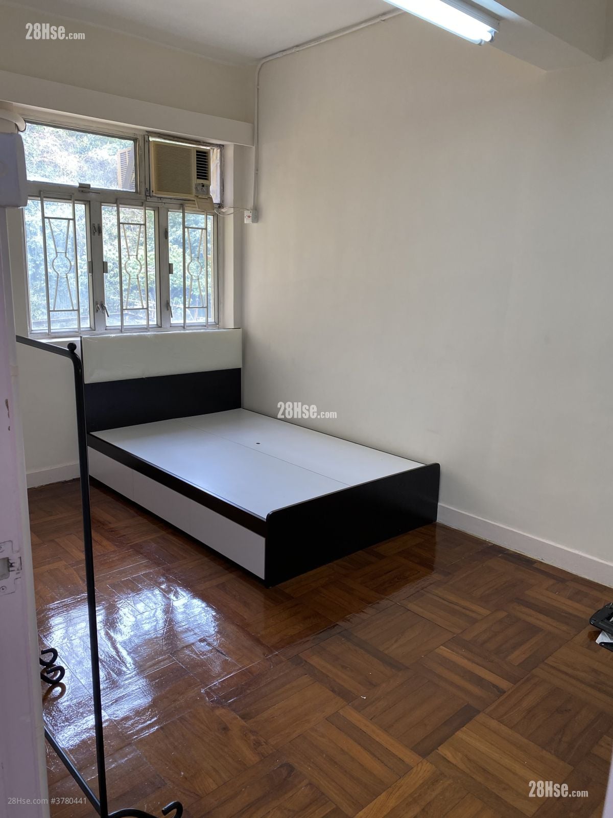 Nathan Apartments Sell 3 Bedrooms , 1 Bathroom 623 ft²