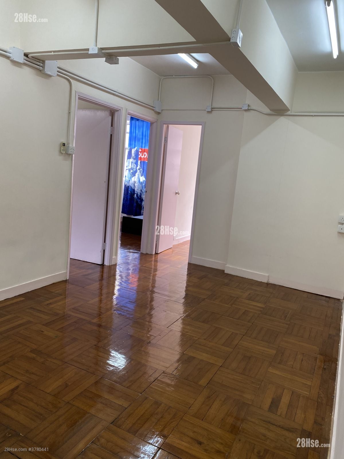 Nathan Apartments Sell 3 Bedrooms , 1 Bathroom 623 ft²