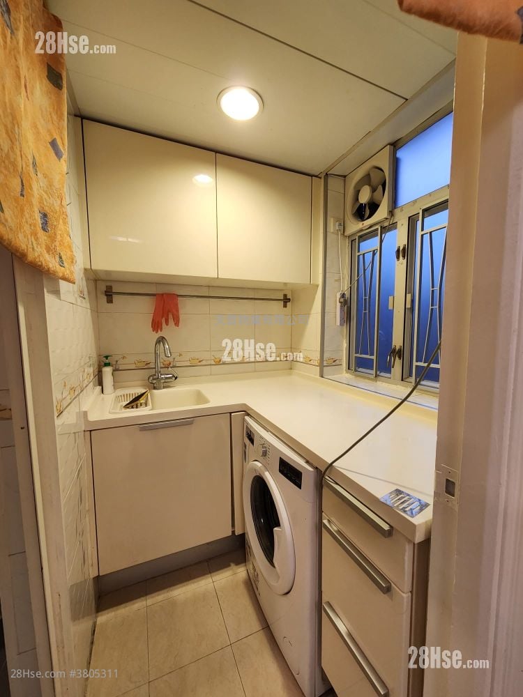 Faerie Court Rental 2 Bedrooms , 1 Bathroom 309 ft²