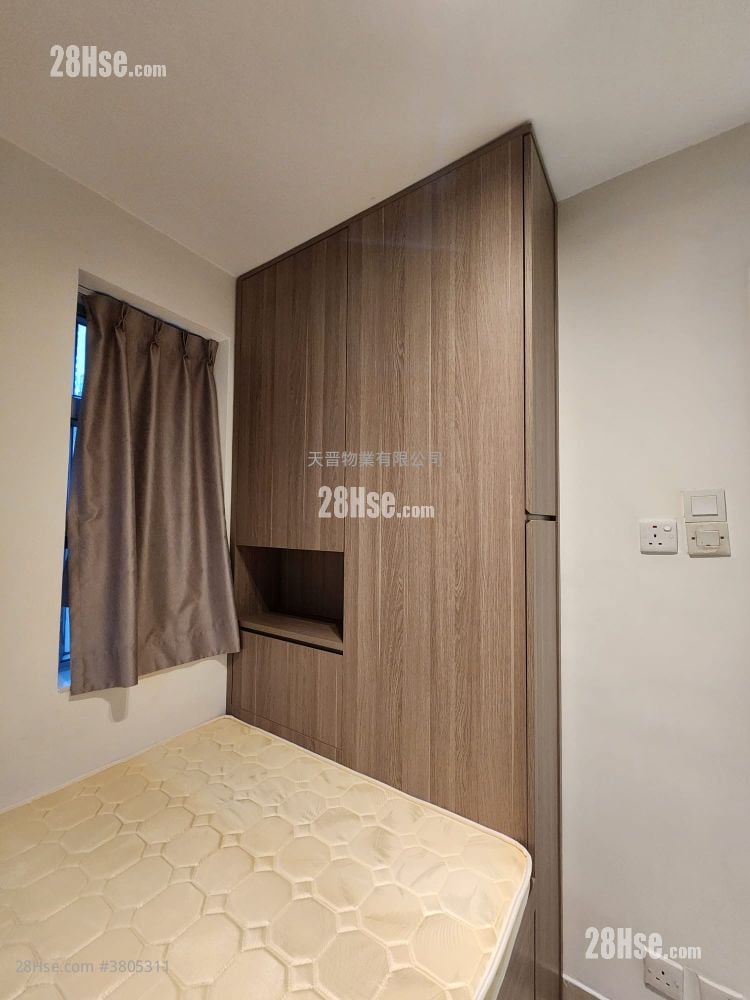 Faerie Court Rental 2 Bedrooms , 1 Bathroom 309 ft²