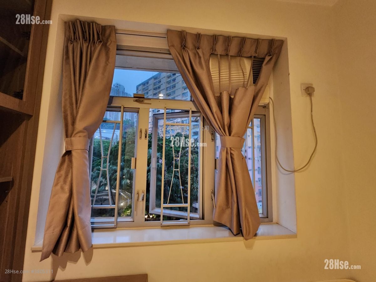 Faerie Court Rental 2 Bedrooms , 1 Bathroom 309 ft²