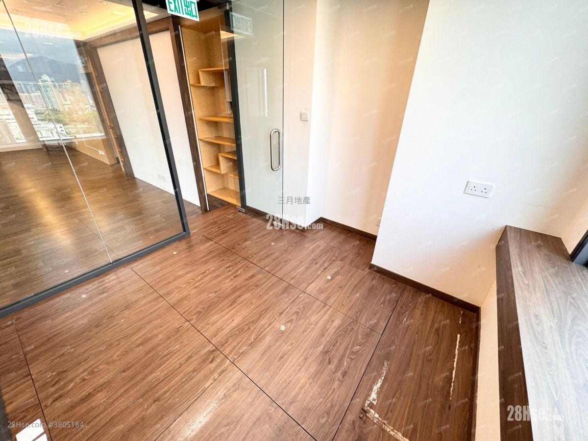 Le Diamant Sell Studio , 1 Toilet 1,090 ft²