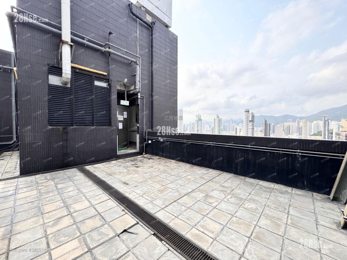 Le Diamant Sell Studio , 1 Toilet 1,090 ft²