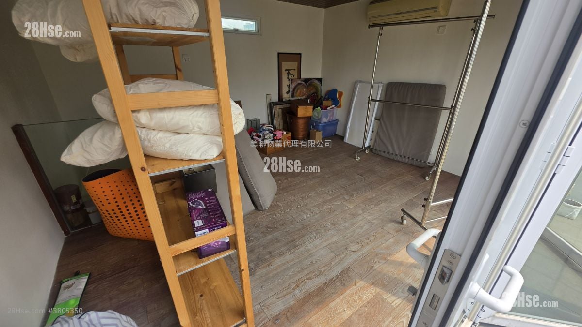 Kaiser's Mansion Sell 3 Bedrooms , 2 Bathrooms 1,061 ft²