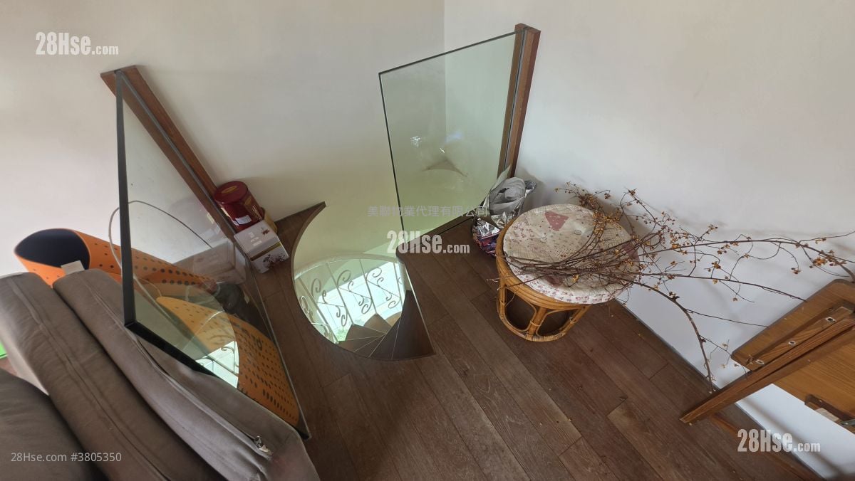 Kaiser's Mansion Sell 3 Bedrooms , 2 Bathrooms 1,061 ft²