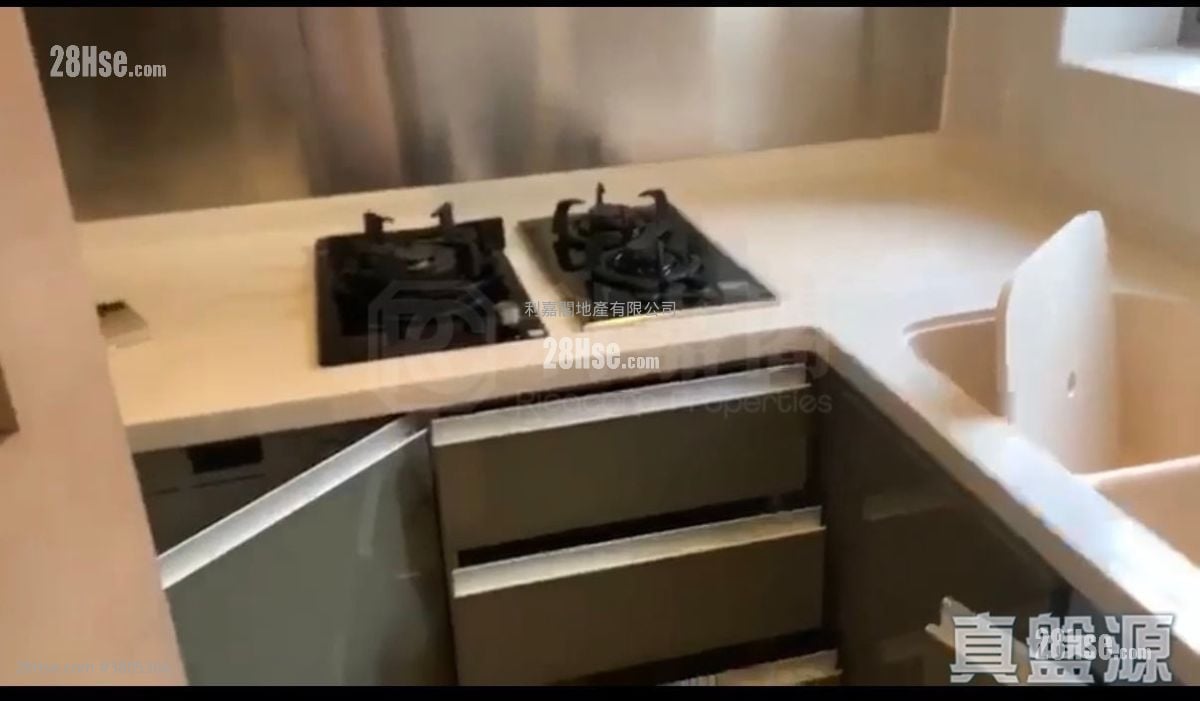 Island Crest Sell 2 Bedrooms , 1 Bathroom 555 ft²