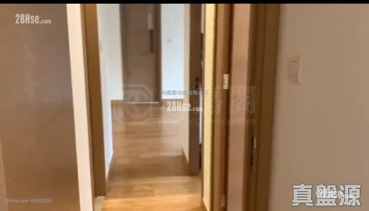 Island Crest Sell 2 Bedrooms , 1 Bathroom 555 ft²