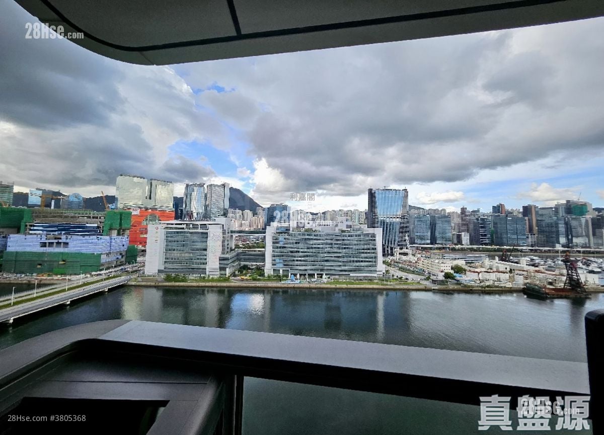 One Victoria Sell 1 Bedroom 348 ft²