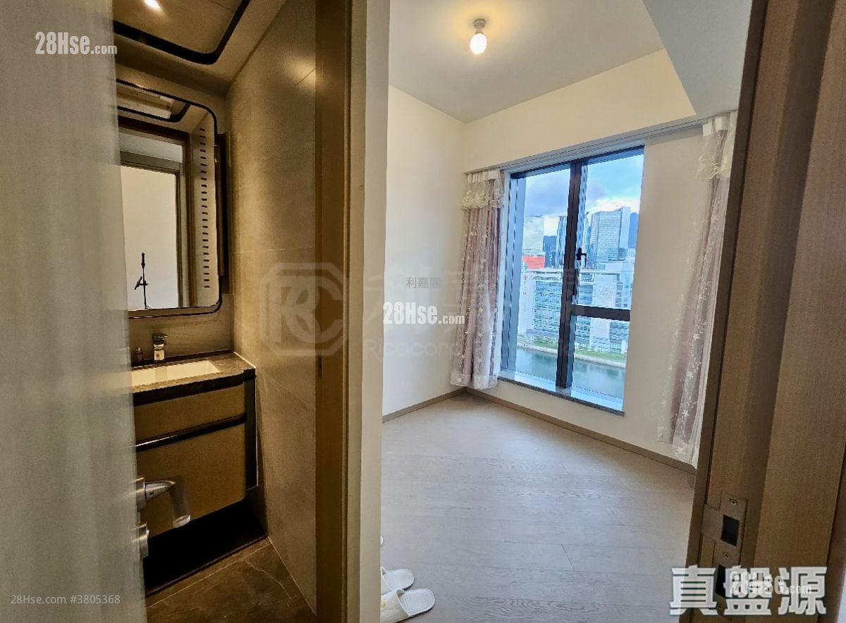 One Victoria Sell 1 Bedroom 348 ft²