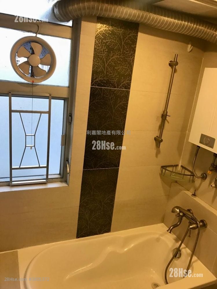 Mei Foo Sun Chuen Sell 3 Bedrooms , 1 Bathroom 579 ft²