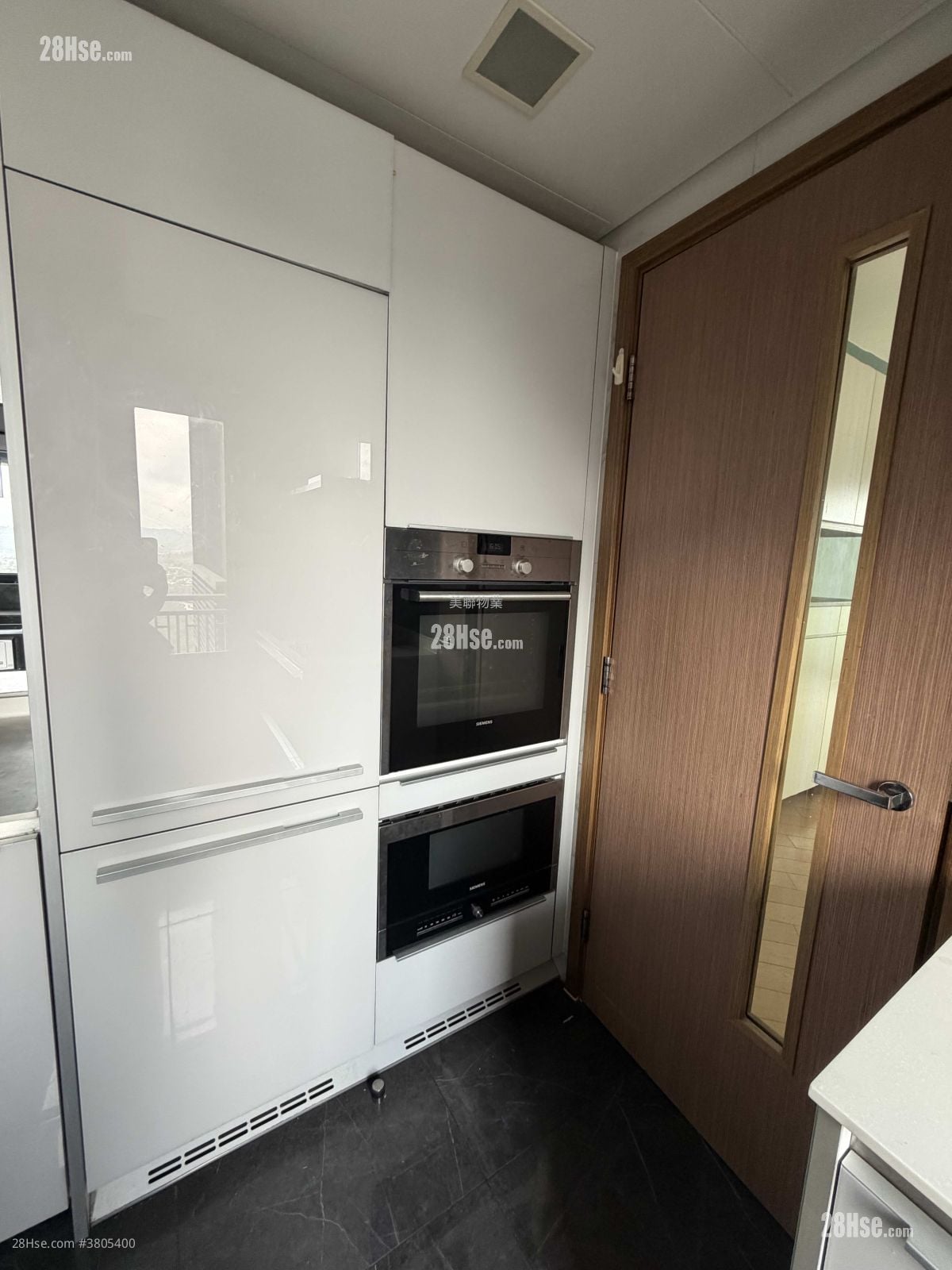 Grand Yoho Sell 3 Bedrooms , 3 Bathrooms 777 ft²