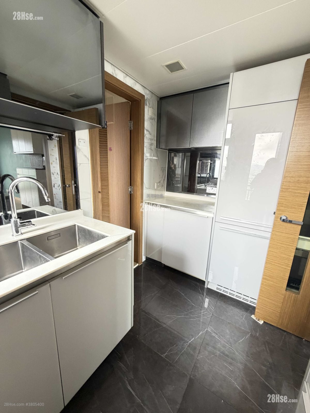 Grand Yoho Sell 3 Bedrooms , 3 Bathrooms 777 ft²