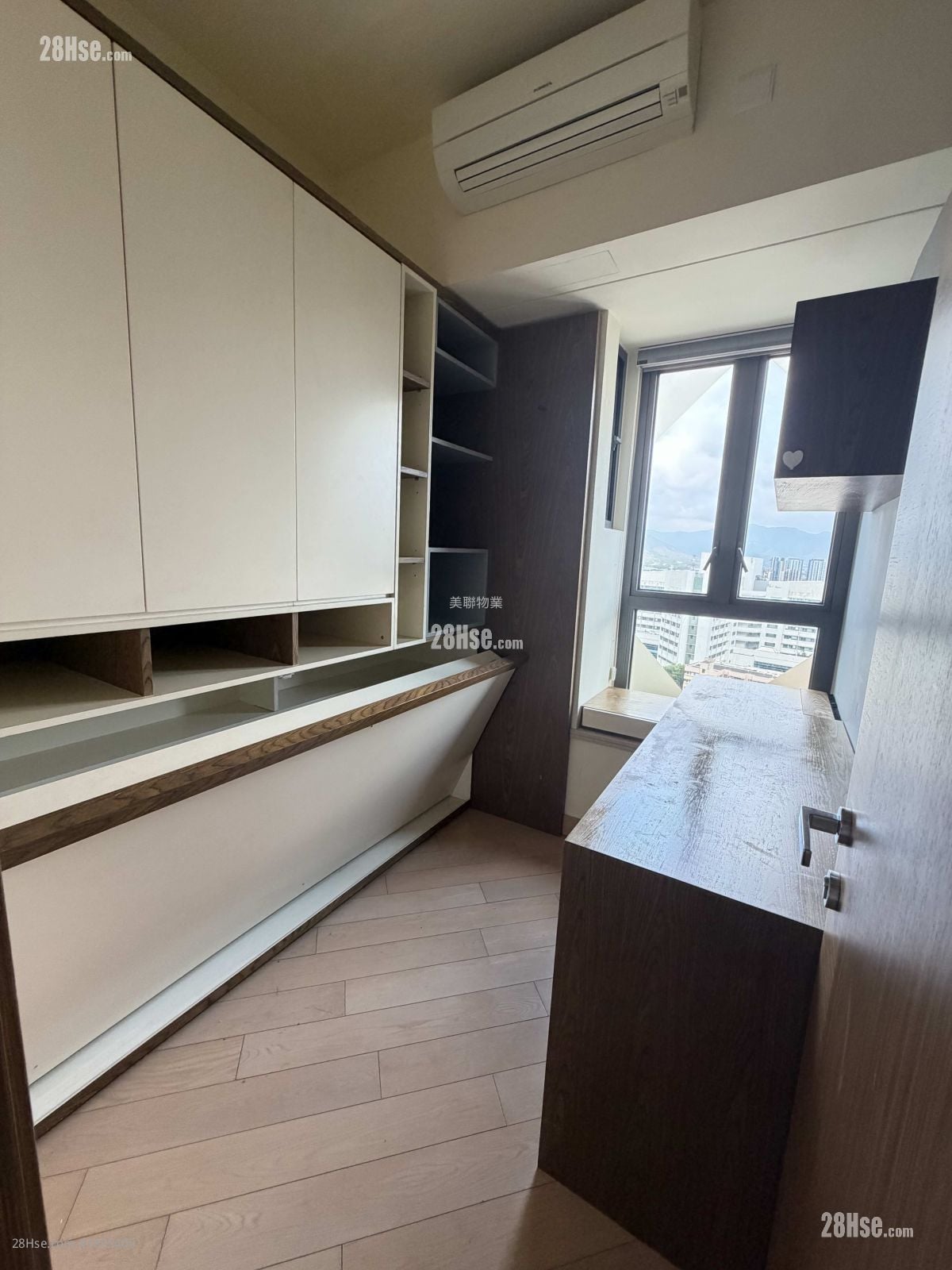 Grand Yoho Sell 3 Bedrooms , 3 Bathrooms 777 ft²