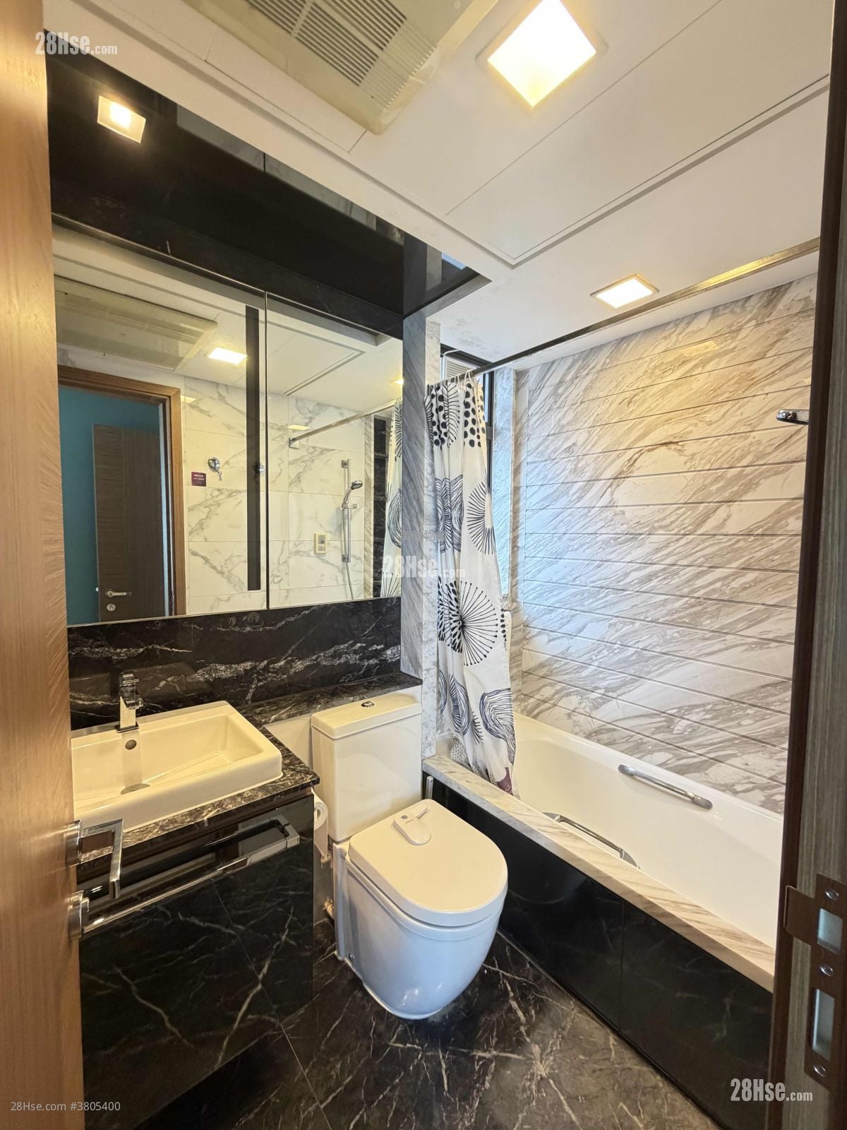 Grand Yoho Sell 3 Bedrooms , 3 Bathrooms 777 ft²