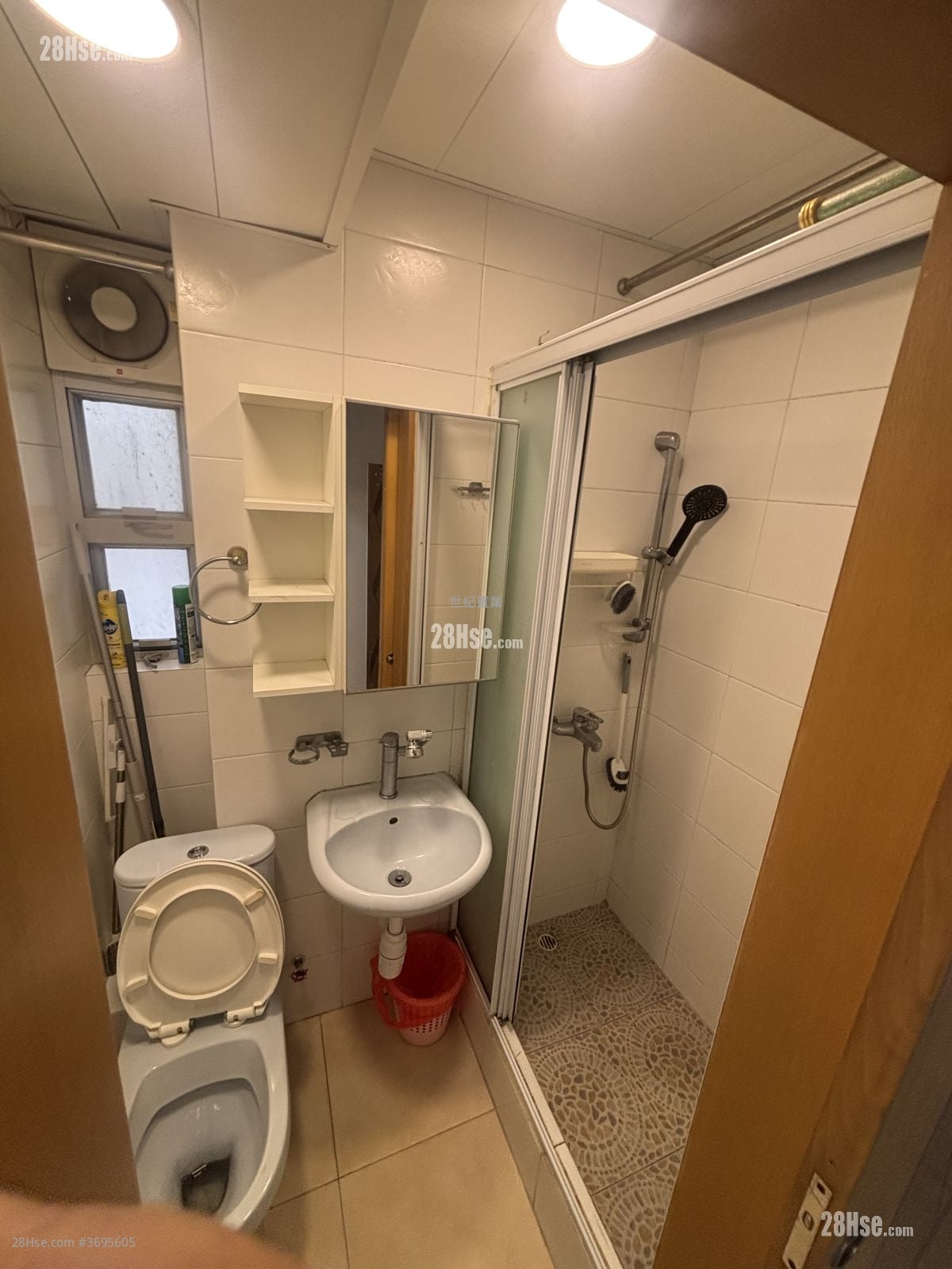 天文阁 租盘 2 房 284 平方尺